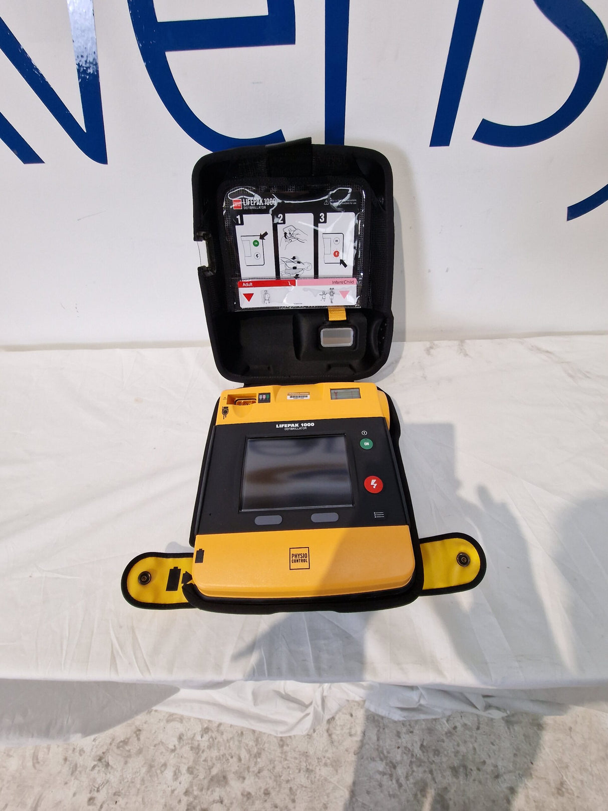 LifePak 1000 A.E.D